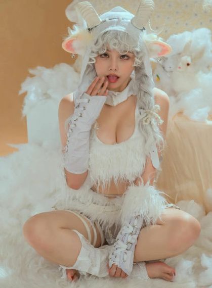 台湾最火辣的网拍内衣女模